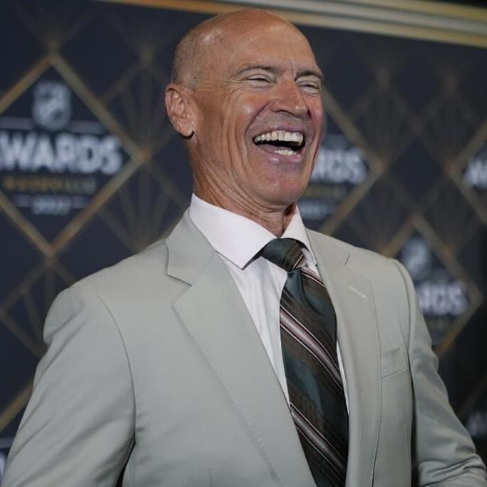 Hall of Famer Mark Messier headlines Amazon's NHL broadcast team